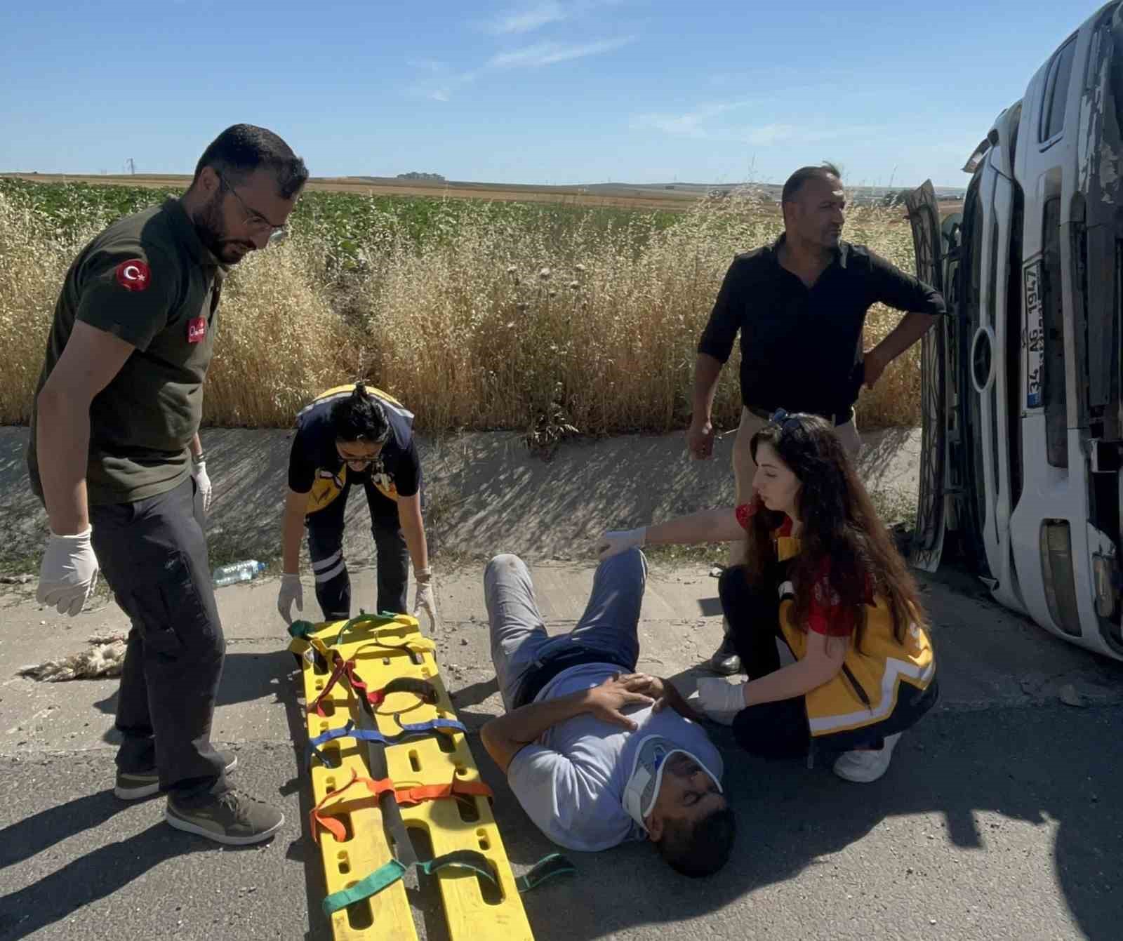 Tekirdağ’da moloz yüklü kamyon devrildi
