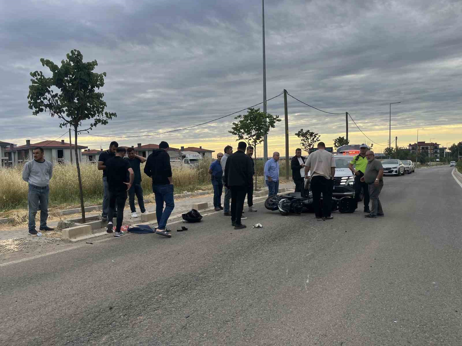 Tekirdağ’da otomobille motosikletin çarpıştığı kaza kameraya yansıdı
