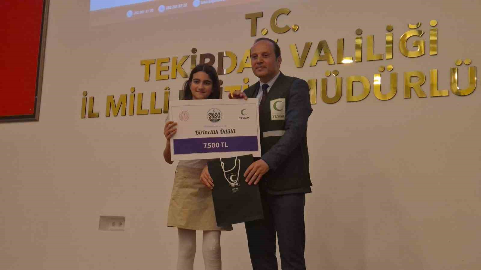 Tekirdağ’da "Sağlıklı Nesil Sağlıklı Gelecek" yarışmasında dereceye giren öğrenciler ödüllerini aldı
