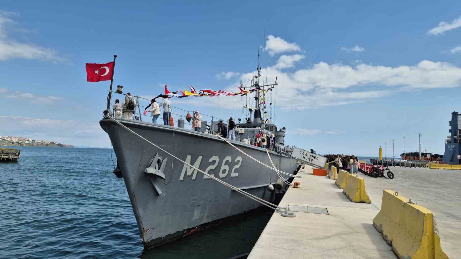 Tekirdağ’da savaş gemisi ziyarete açıldı
