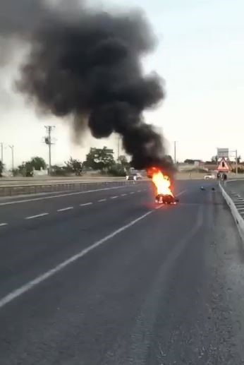 Tekirdağ’da seyir halindeki motosiklet alev alev yandı
