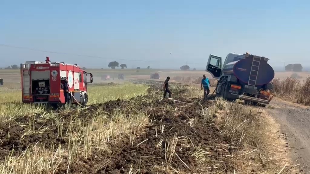 Tekirdağ’da yaklaşık 300 dönüm alan yandı
