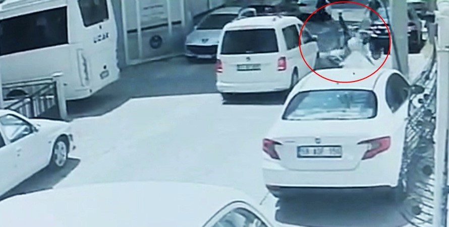 Tekirdağ’da yürekleri ağza getiren kaza kamerada: Motosikletin üzerinden böyle fırladı
