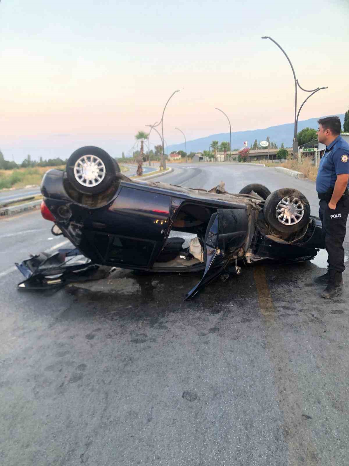 Ters dönen otomobildeki sürücü, sıkıştığı yerden kurtarıldı
