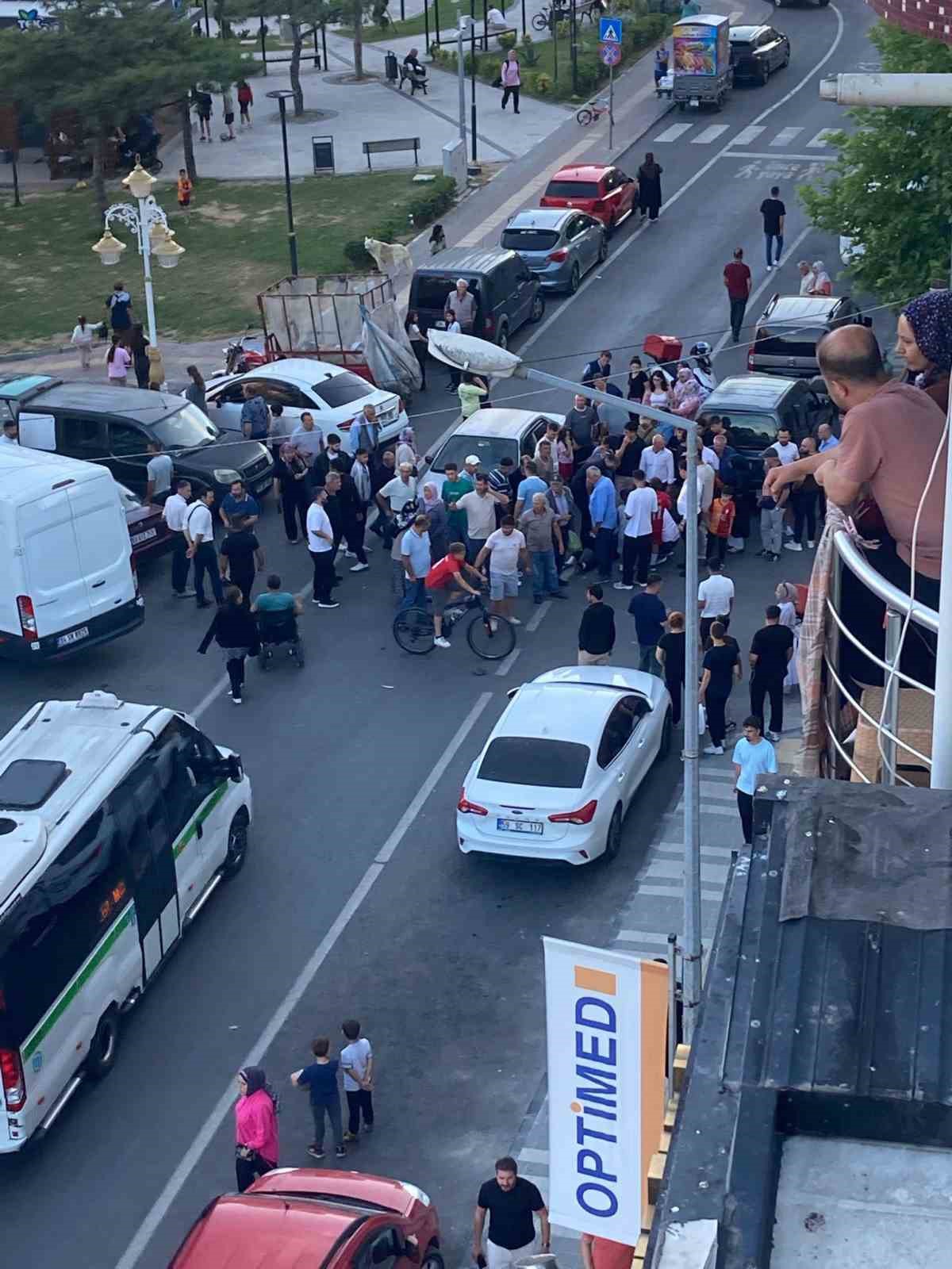 Ters yönden gelen otomobil ile motosiklet çarpıştı: 1 yaralı

