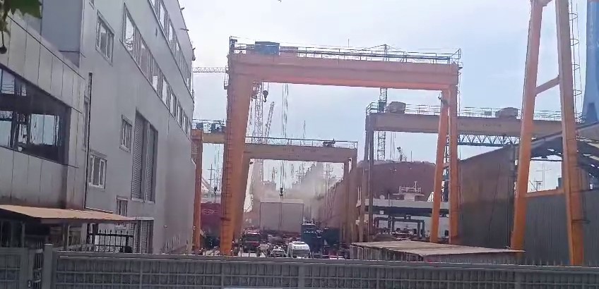 Tersanede bakımdaki gemide yangın
