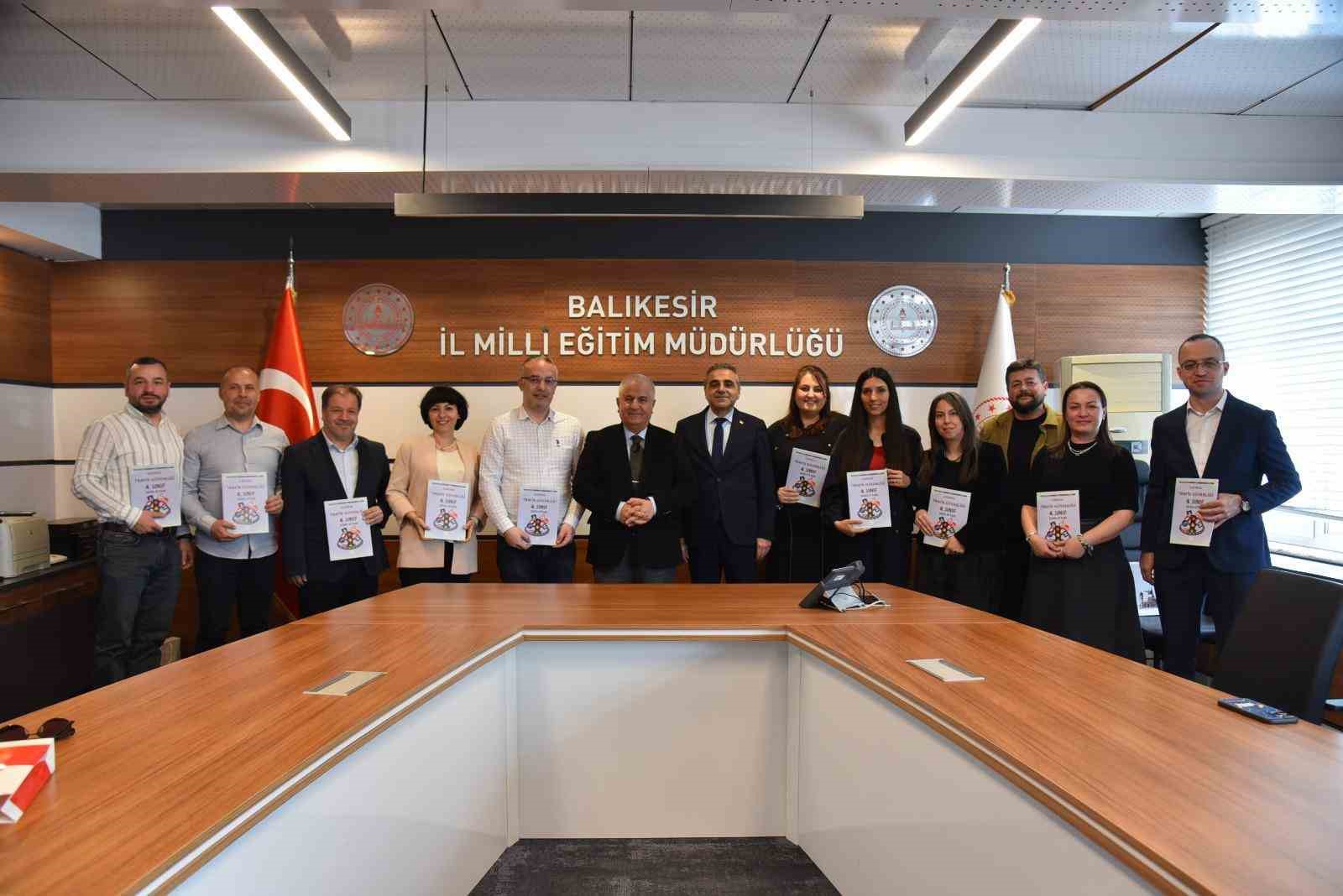 Trafik Güvenliği ders kitabı öğrencilerle buluştu
