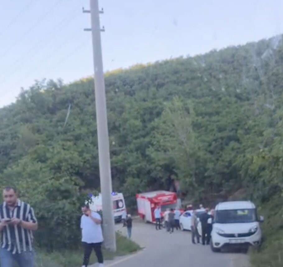 Traktöre bağlı ilaçlama motorunun altında kalan kadın hayatını kaybetti
