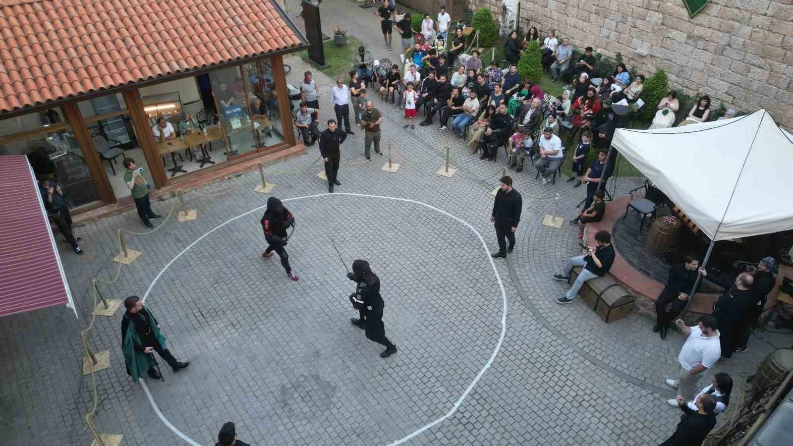 Türk kılıçları Zindankapı’da çarpıştı
