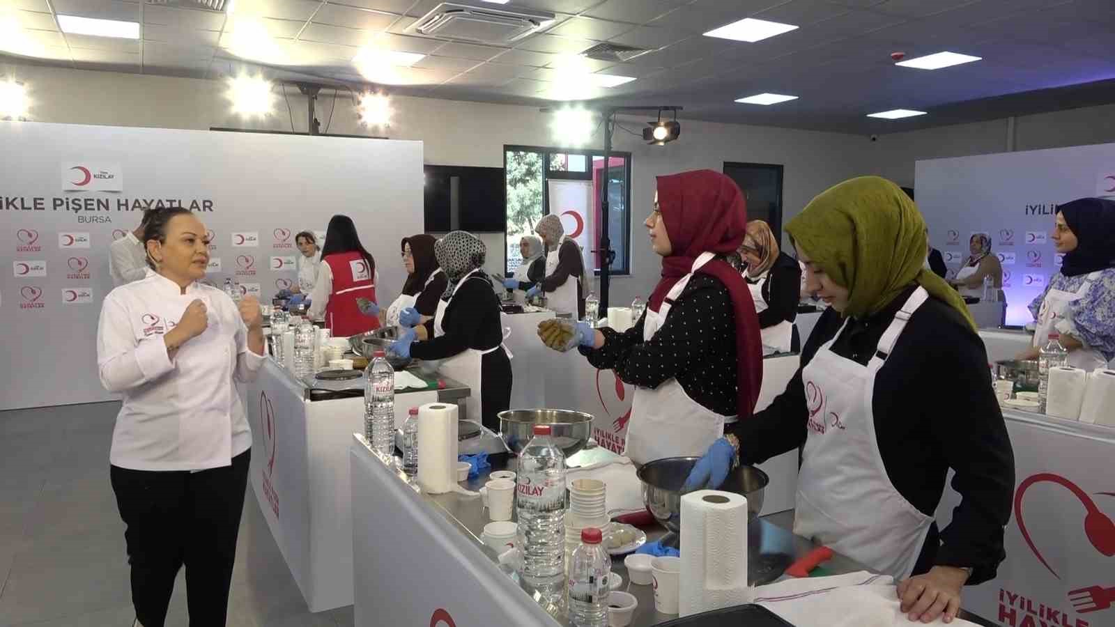 Türk Kızılay’ın "iyilikle pişen hayatlar’ atölyesi Bursa’da kadınlarla buluştu
