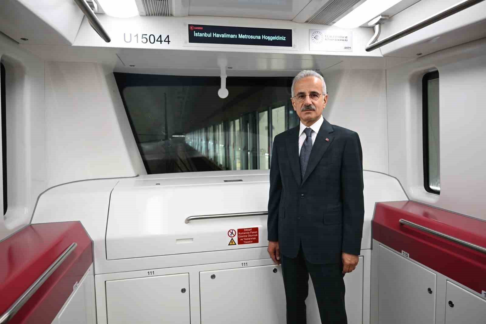 Ulaştırma ve Altyapı Bakanı Uraloğlu: "120 kilometre hıza ulaşan bir raylı metro hattından bahsediyoruz"
