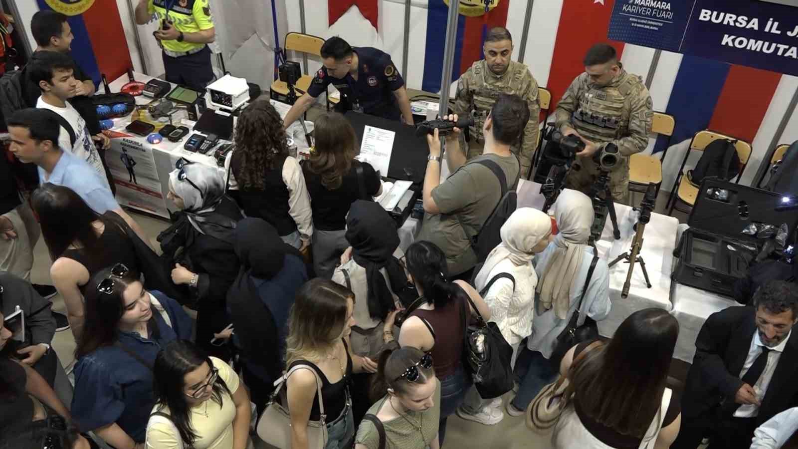 Uludağ Kariyer Fuarı’nda jandarma rüzgarı….Öğrenciler standın önünden ayrılmadı
