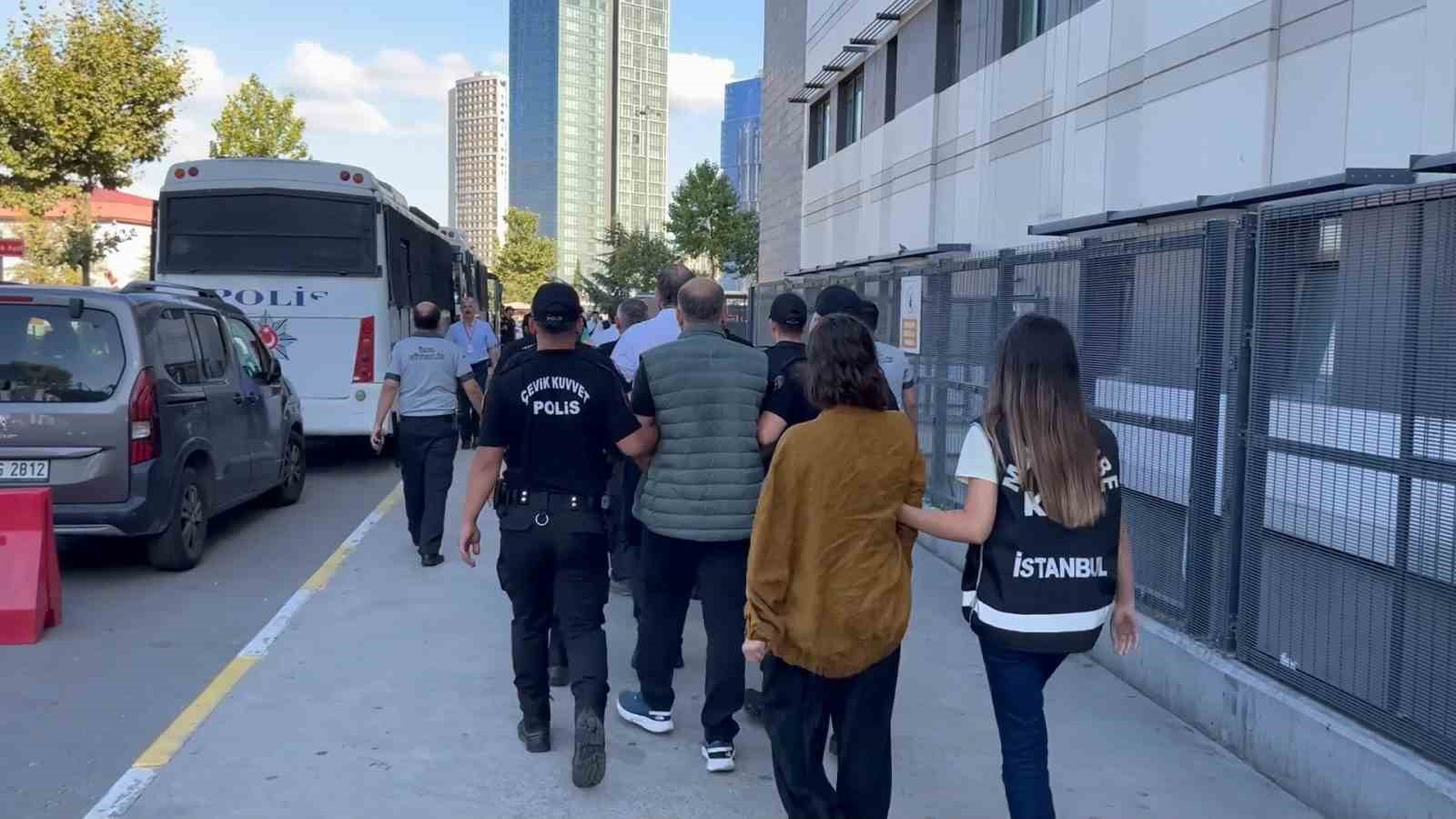 Üsküdar Belediyesi soruşturmasında şüpheliler sağlık kontrolünden geçirildi
