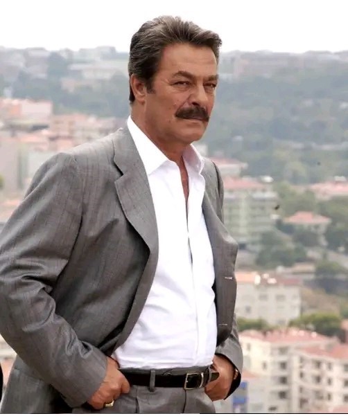 Usta oyuncu Kadir İnanır hayatını kaybetti
