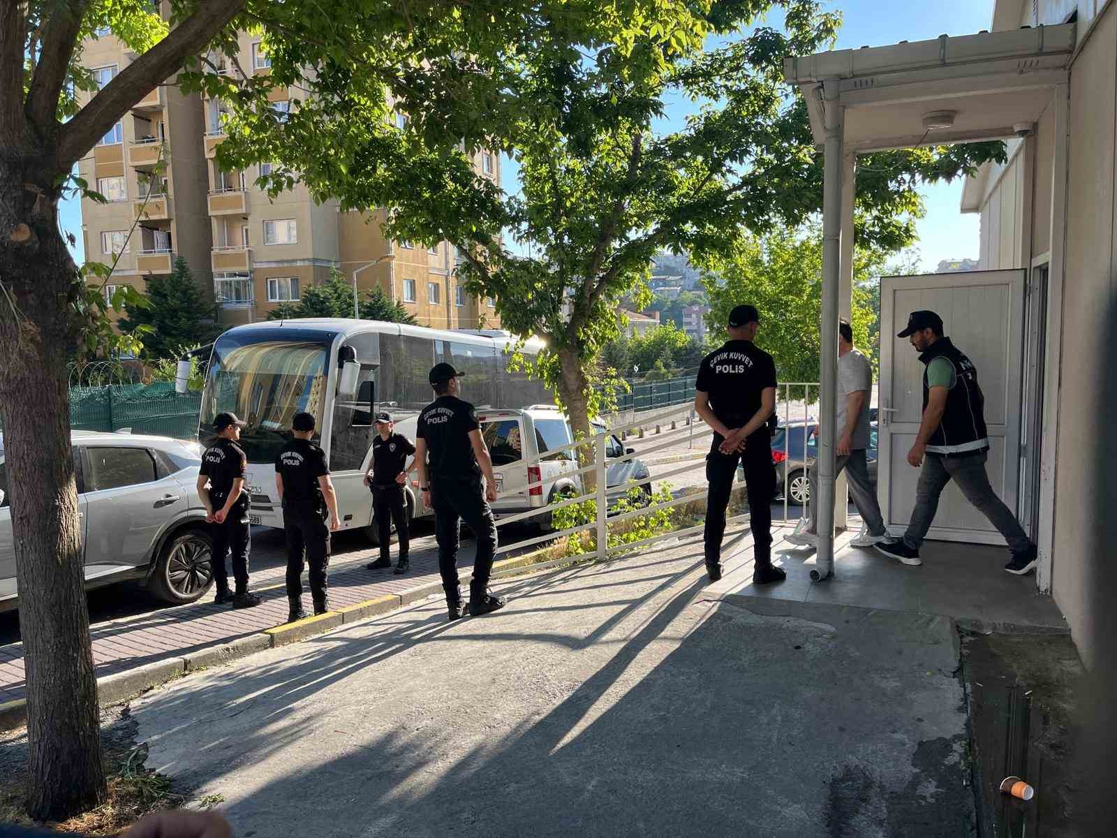 Uyuşturucu operasyonundan gözaltına alınan ünlüler adliyeye sevk edildi
