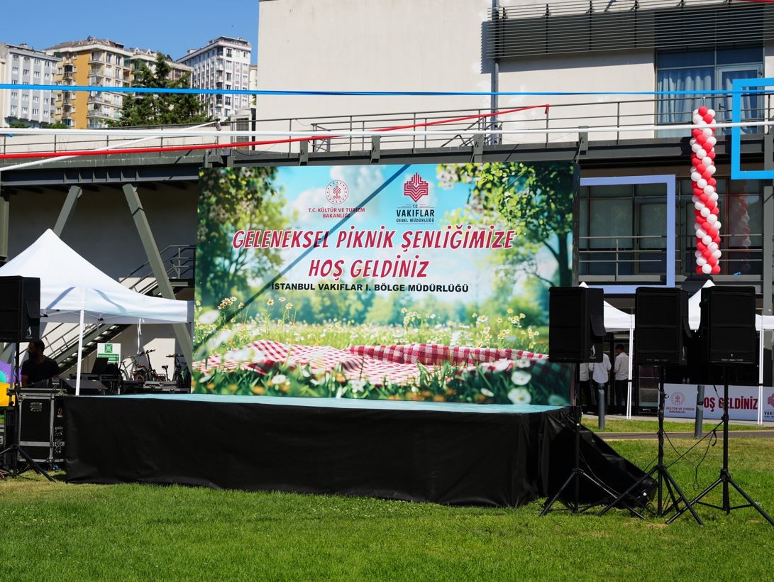 Vakıflar Genel Müdürlüğü, 100 öğrenci ve ailelerine özel geleneksel piknik programı düzenledi
