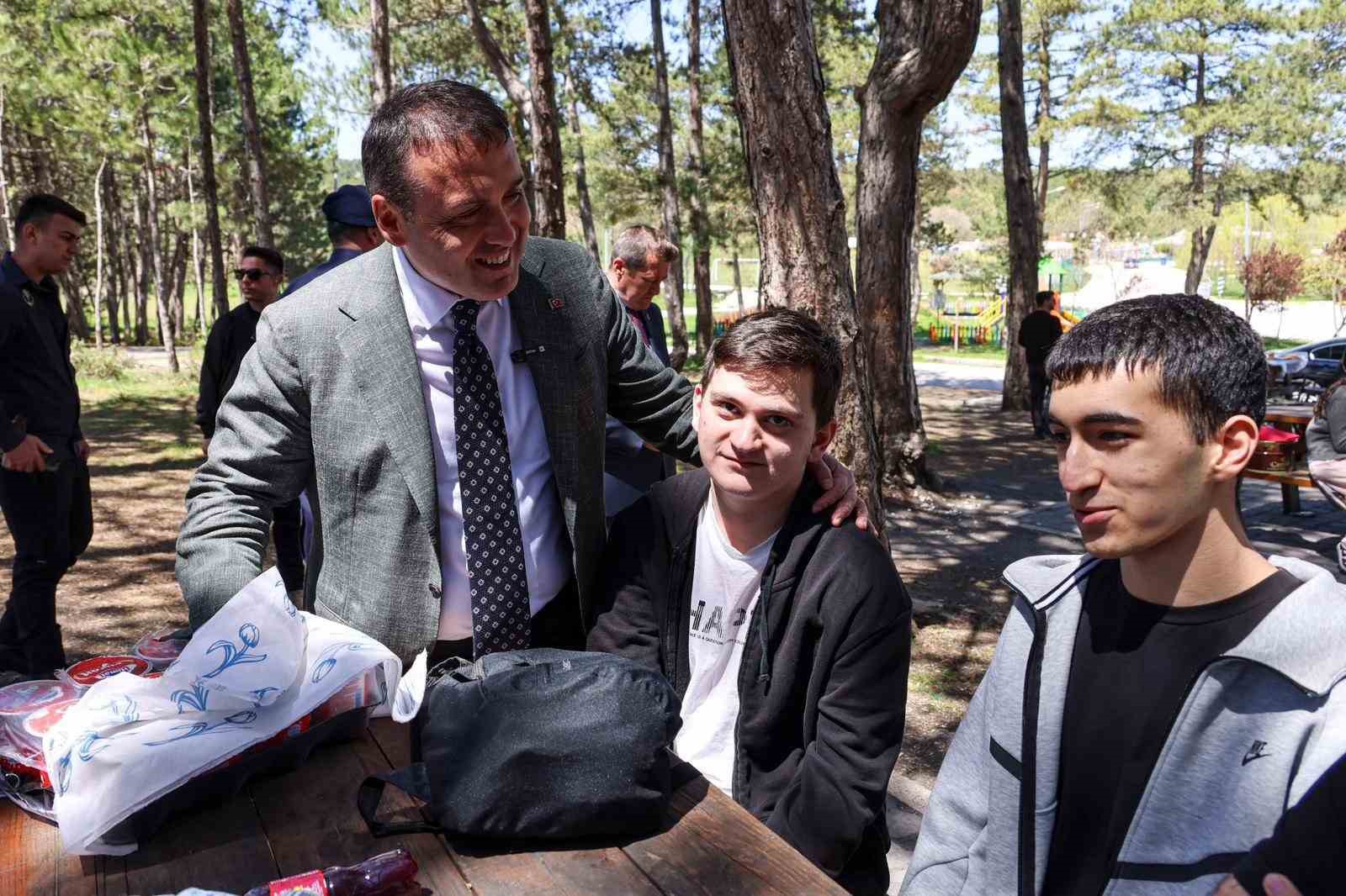Vali Sözer, YKS öncesi öğrencilerle buluştu
