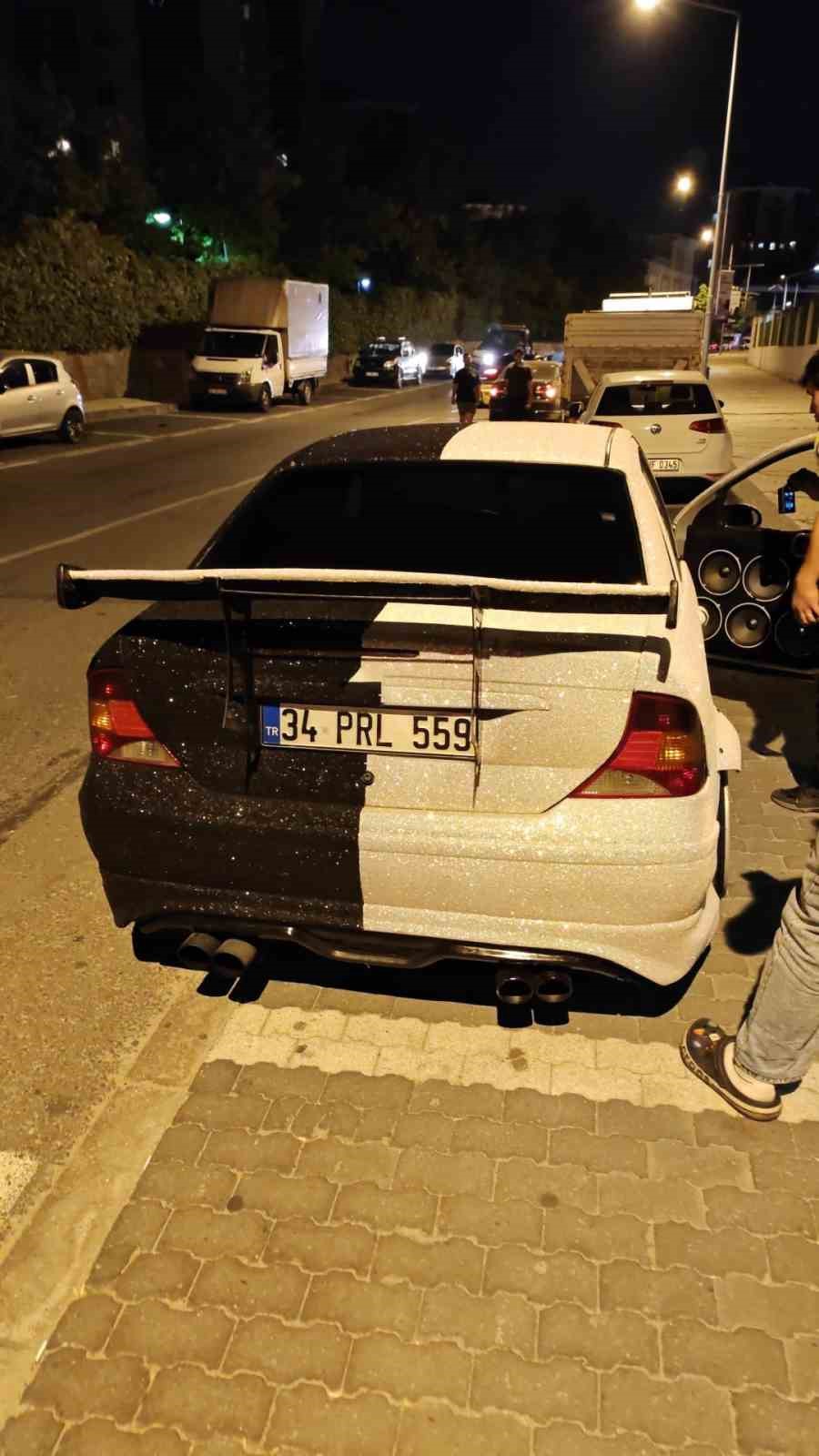 Vatandaşın ihbarı sonuç verdi: Gürültü yapan araç trafikten men edildi
