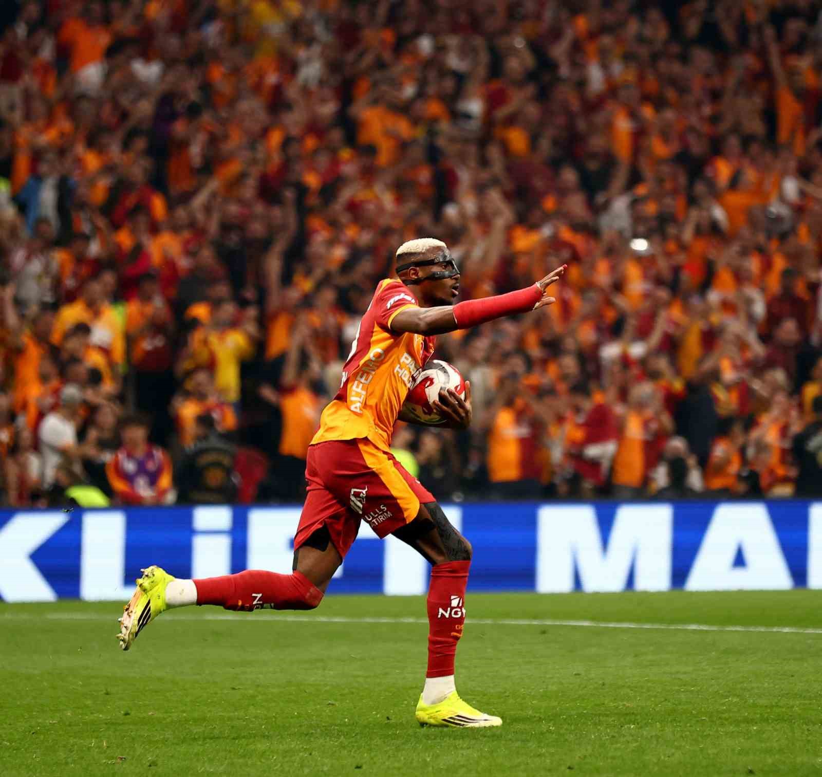 Victor Osimhen bu sezonki gol sayısını 22’ye çıkardı
