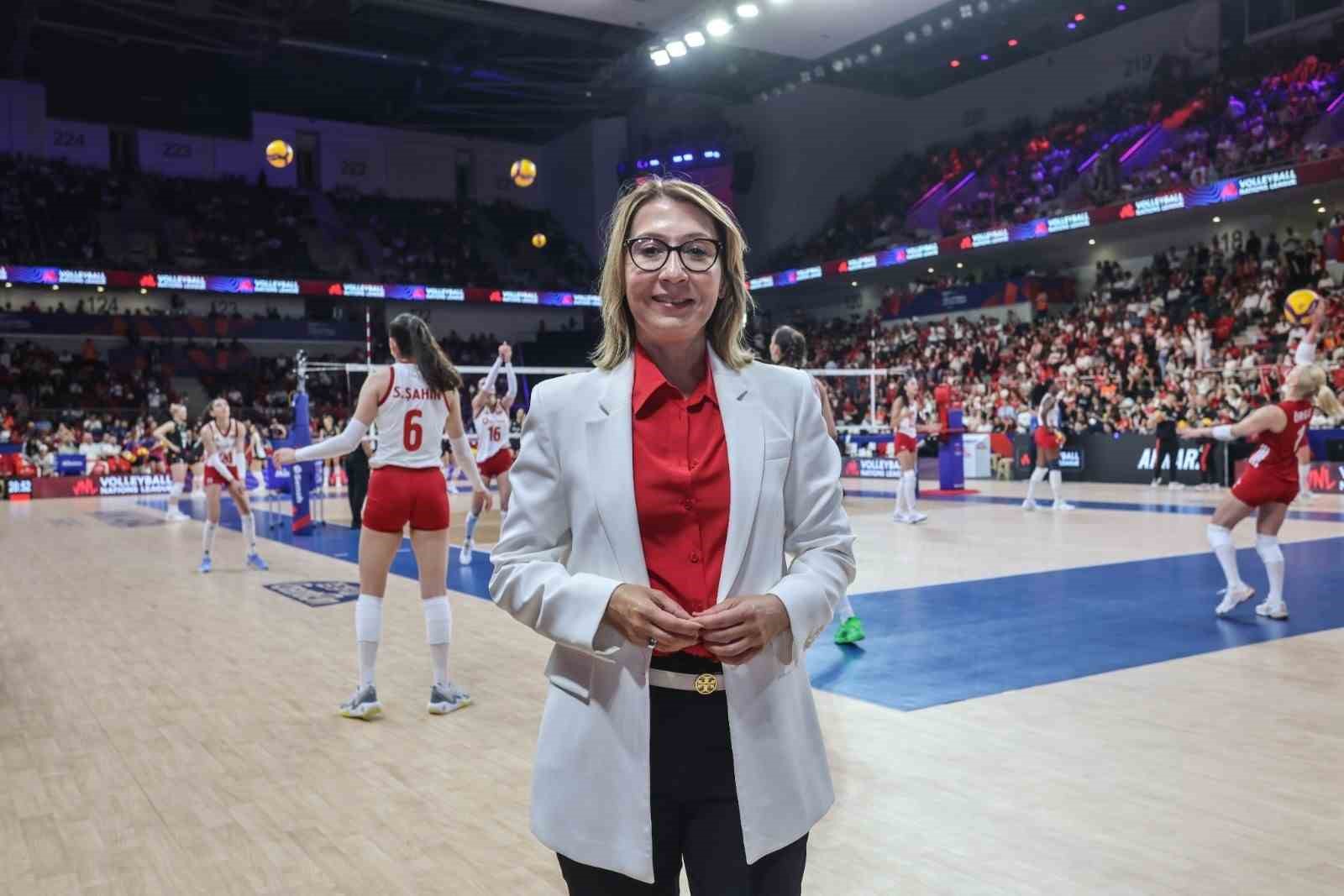 Vodafone’dan Milletler Ligi’nde mücadele eden millilere hologram tribünden destek
