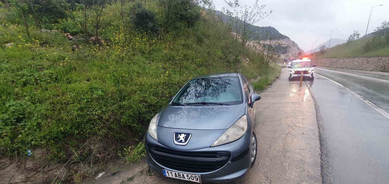 Yağışlı hava kazayı da beraberinde getirdi
