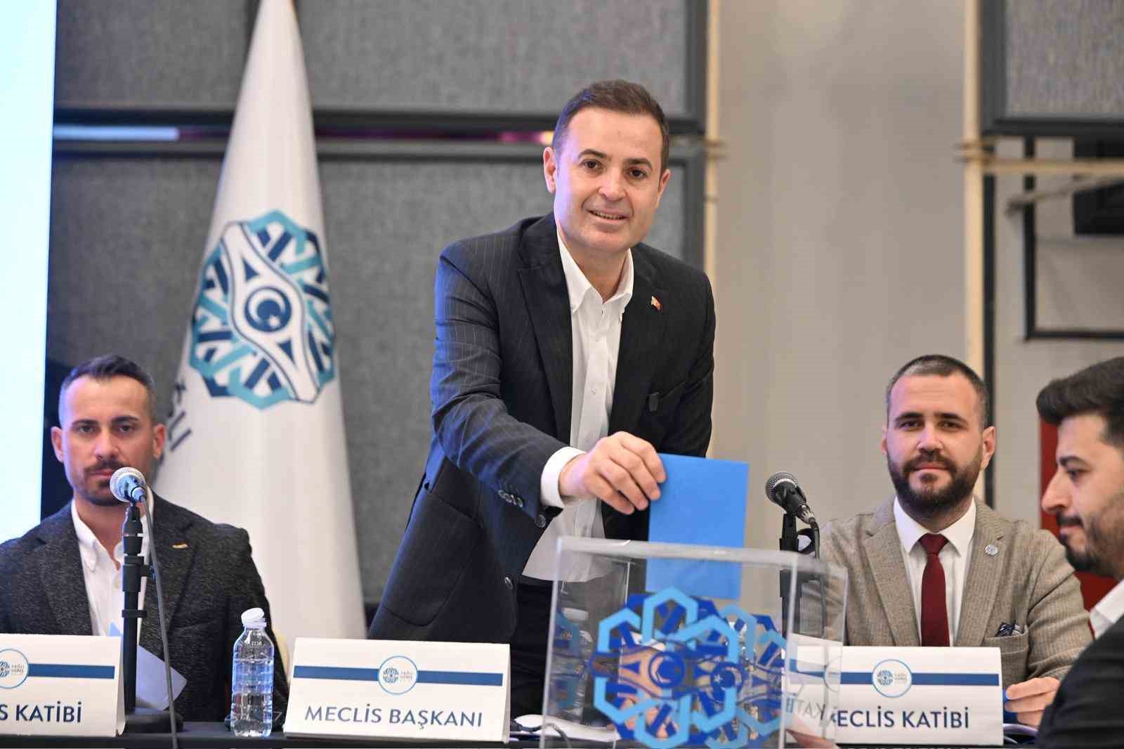 Yağlı Güreş Birliği yeniden ‘Ahmet Akın’ dedi
