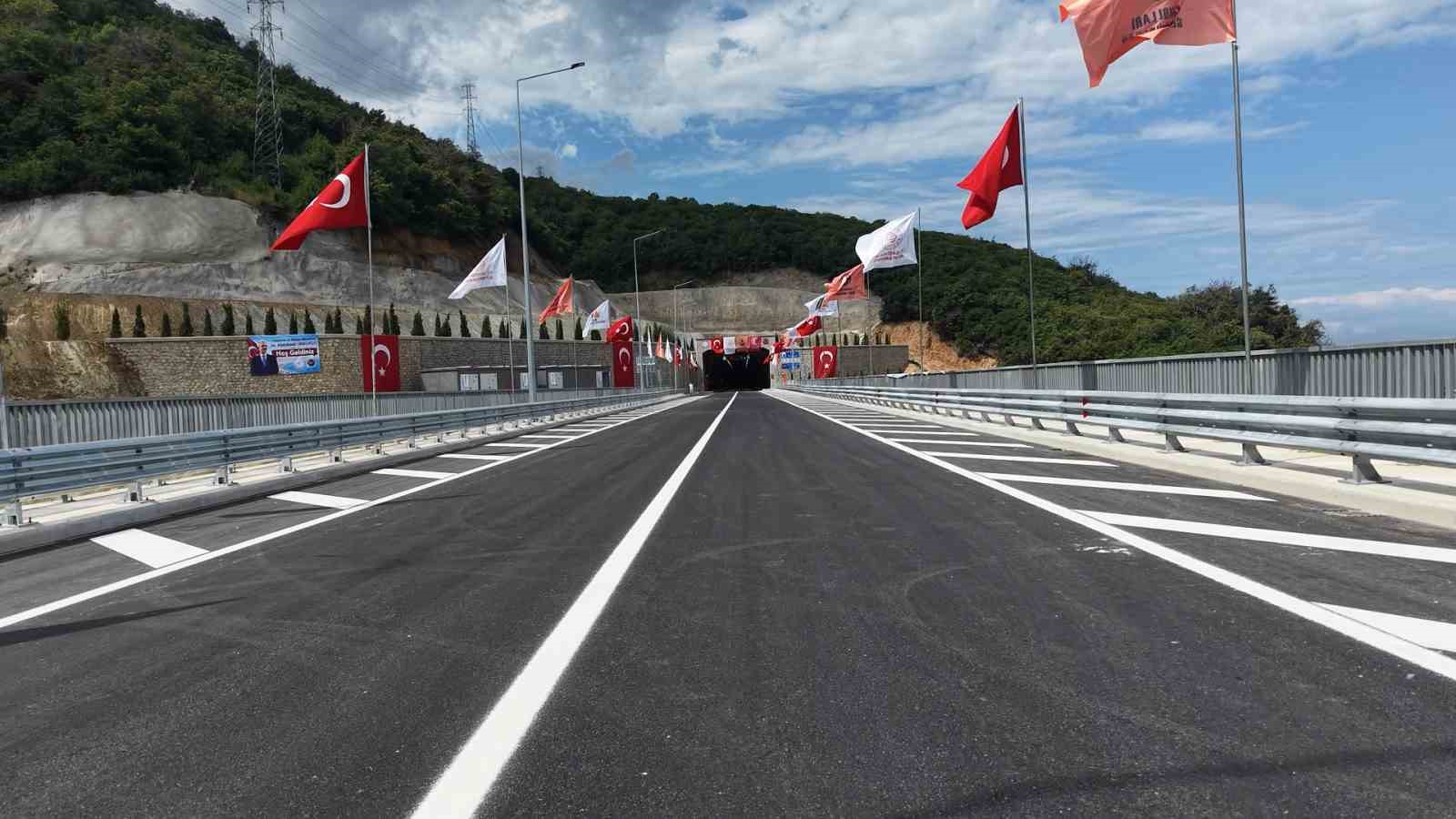 Yalova-Armutlu yolunda tatilcilerin çilesi sona erdi
