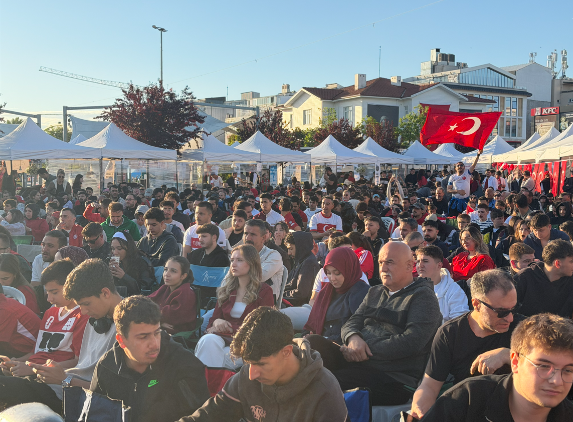 Yalova dev ekranda milli maç heyecanı
