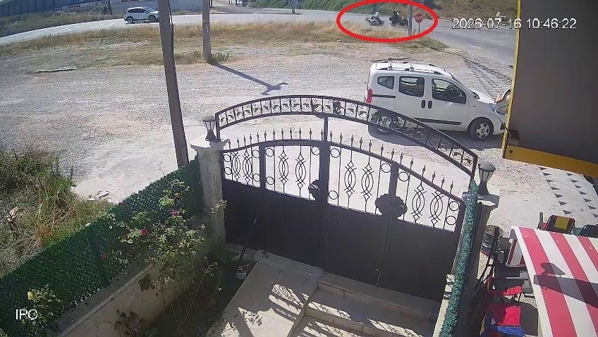 Yalova’da karı kocanın öldüğü kaza anı saniye saniye kameraya yansıdı
