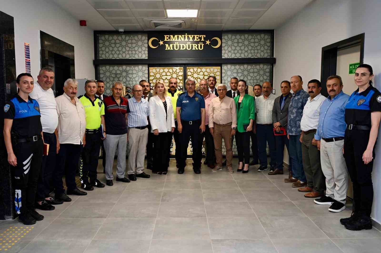 Yalova’da muhtarlarla güvenlik ve asayiş toplantısı
