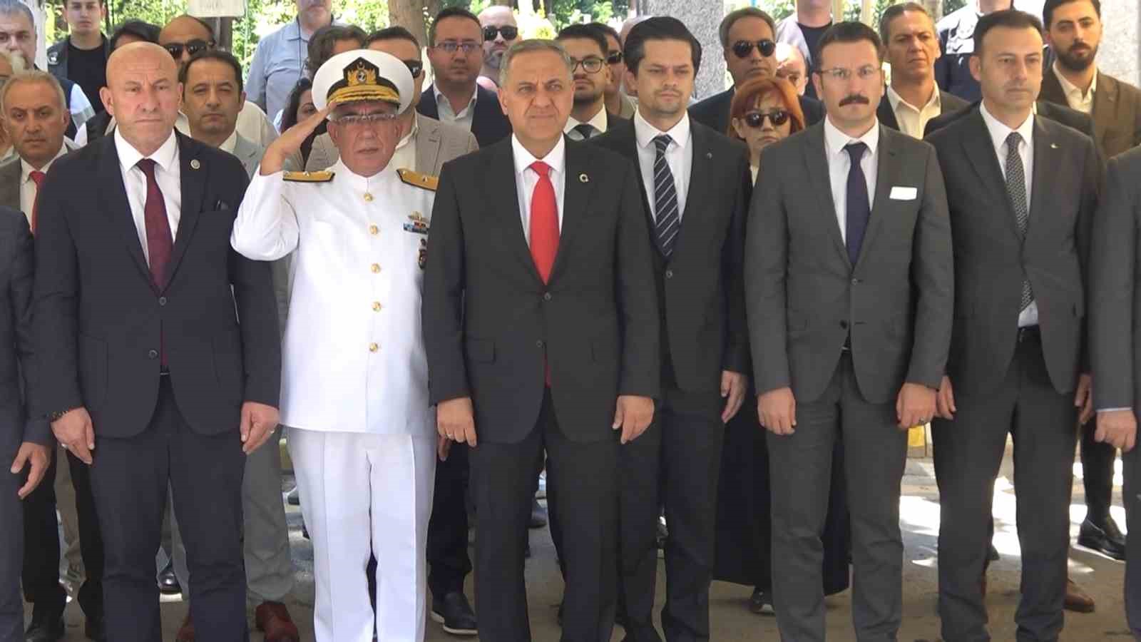 Yalova’da şehitler mezarları başında anıldı
