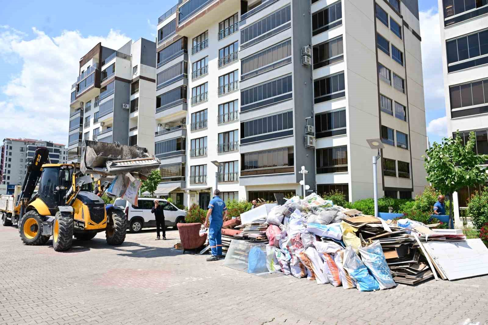 Yangının yaralarını yıldırım belediyesi sarıyor
