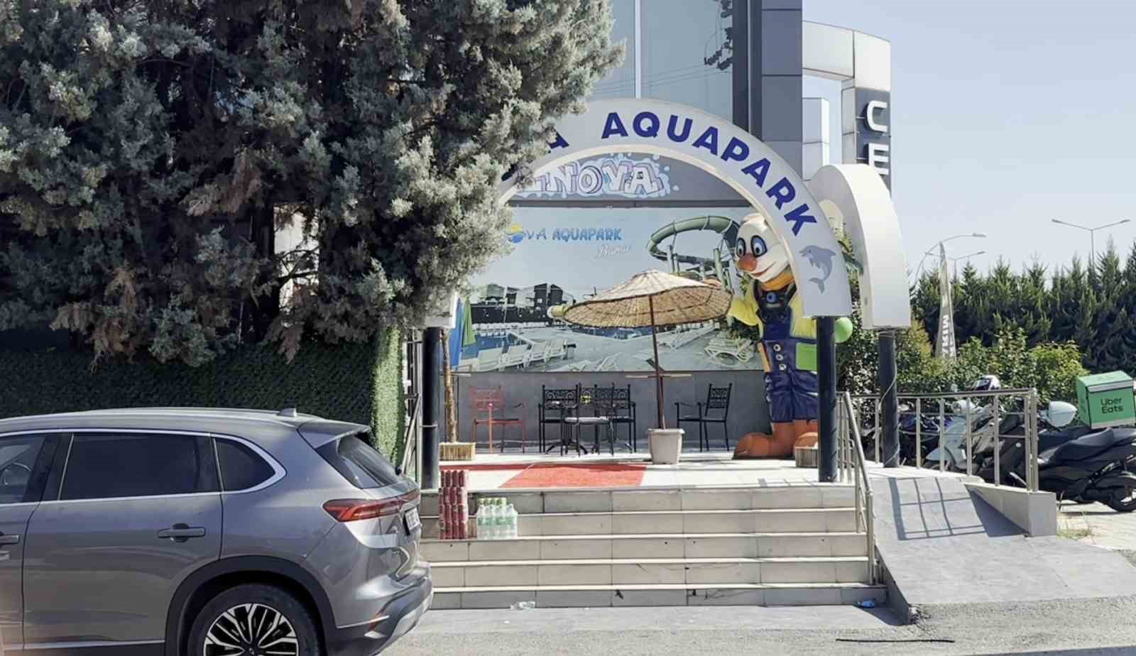Yaşı küçük temizlikçi havuz kaydırağından düşüp ağır yaralandı
