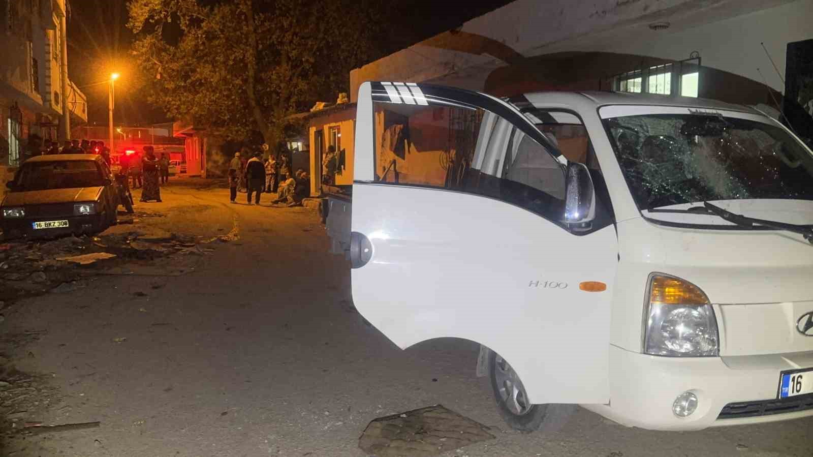 Yeni taşındıkları eve husumetlileri geldi, 14 yaşındaki çocuk silahla vuruldu

