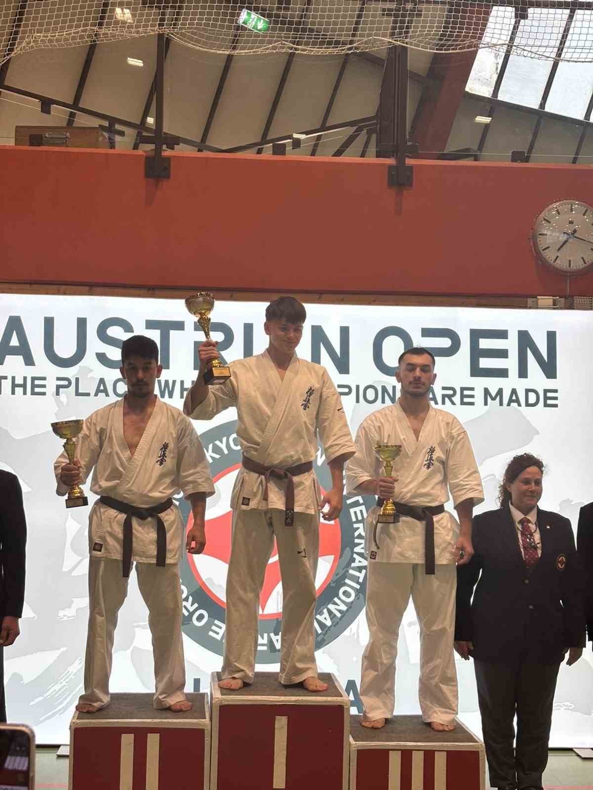Yıldırımlı karateciler, Avusturya’da madalyaları topladı
