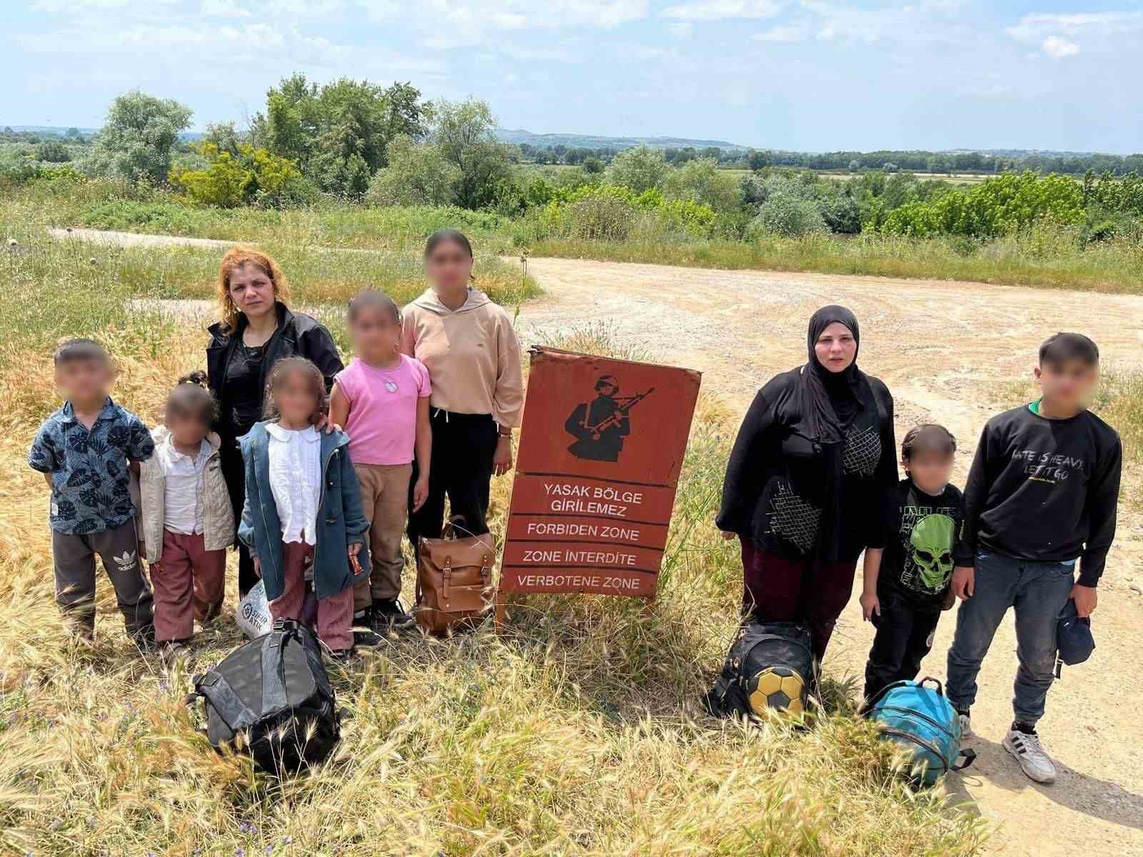 Yurt dışına kaçmak isteyen 32 düzensiz göçmen sınır hattında yakalandı
