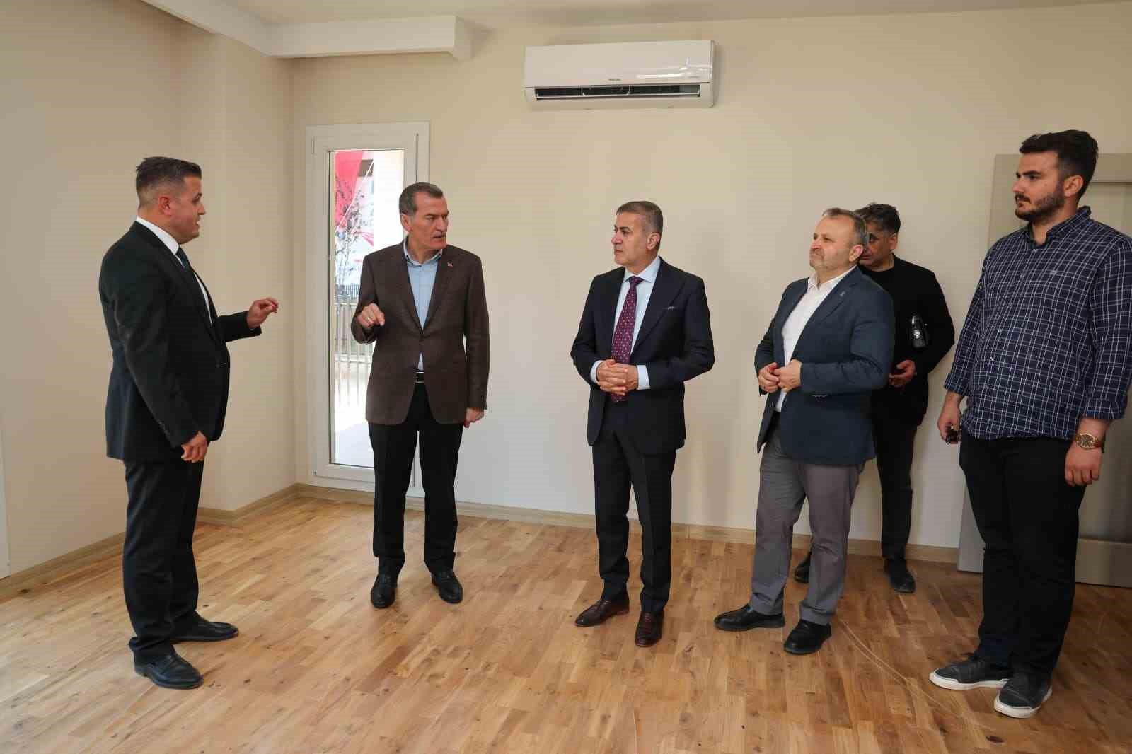 Zeytinburnu’nda Alya Merkezefendi Konutları’nın anahtar teslim töreni gerçekleştirildi
