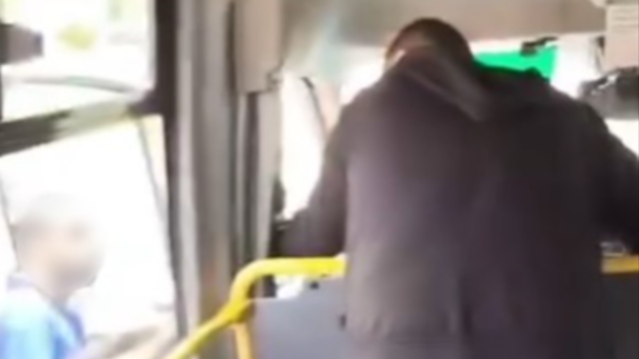 5 TL’lik eksik ödeme yüzünden minibüs karıştı