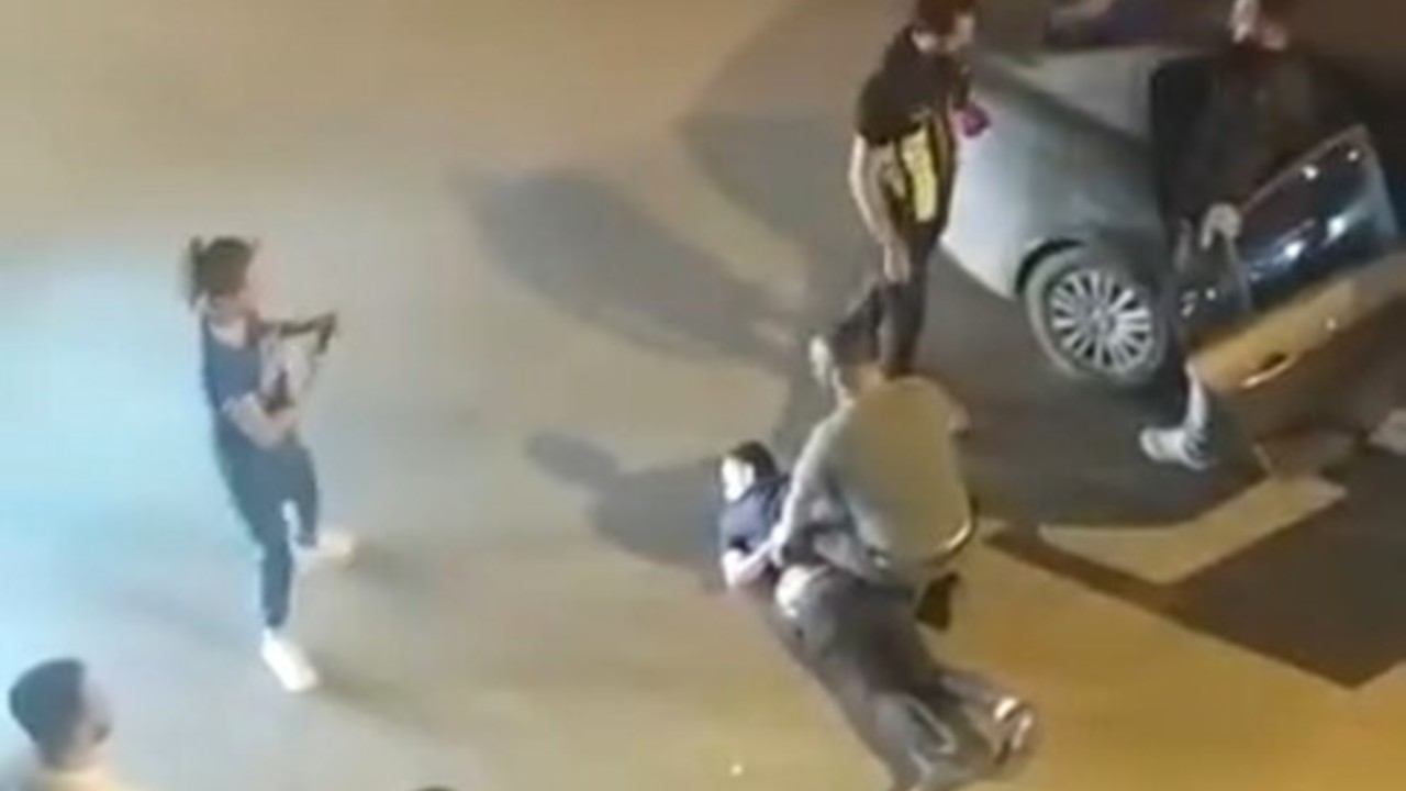 "Dur" ihtarına uymadı, polis ekiplerinin üzerine araç sürdü: 320 bin lira ceza yedi